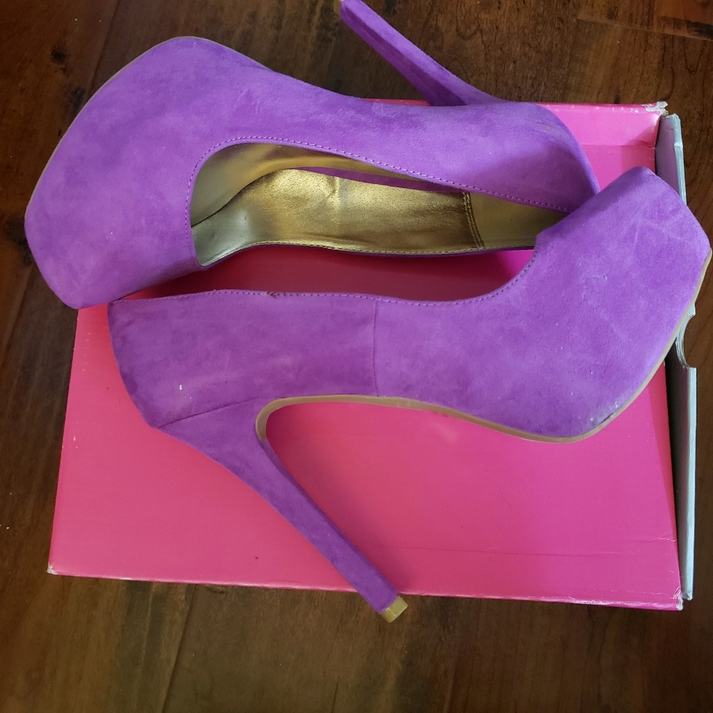 Heels! - Picture 2 of 4